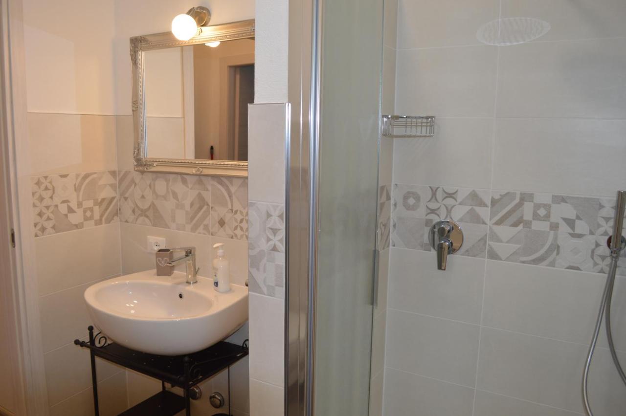 מנדלו דל לאריו La Casina Al Lago מראה חיצוני תמונה